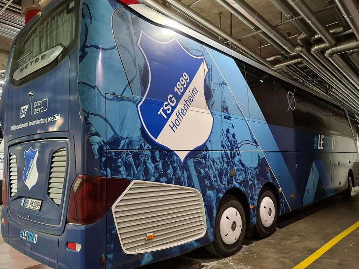 Mannschaftsbus der TSG Hoffenheim (Archiv)