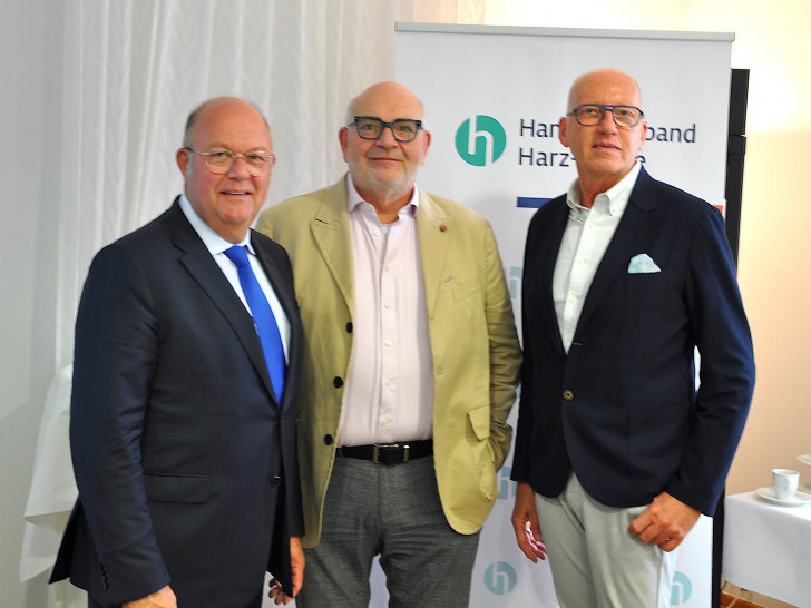 Dr. Alexander von Preen (Präsident HVD),  Olaf Jaeschke (Präsident HVB Harz-Heide) und Hauptgeschäftsführer Heinz-Georg Frieling (v. li.).
