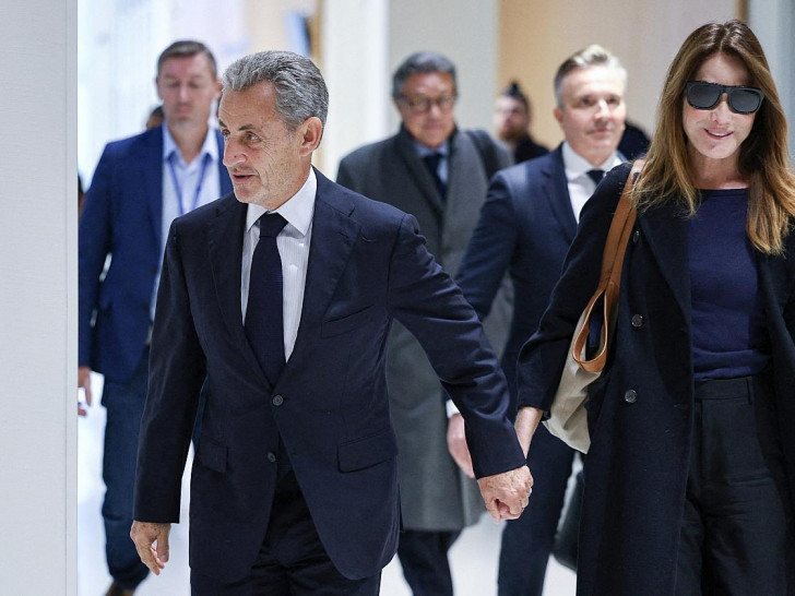Nicolas Sarkozy und Carla Bruni bei der Ankunft zum Prozess in Paris am 25.09.2025