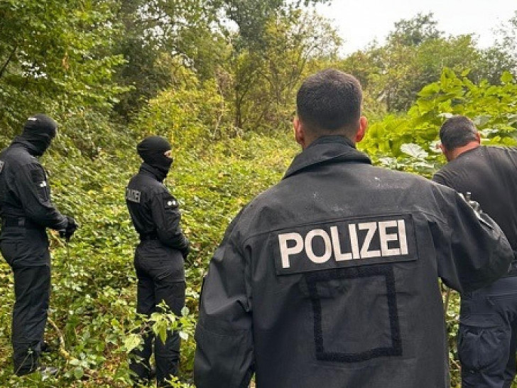 Absuche durch Polizei nach Tötungsdelikt in rohrsen (Archiv)