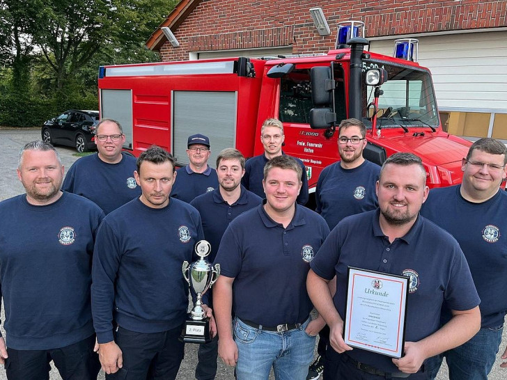 (v. l.) Timo Sanders, Renke von Seggern, Thomas Köhler, Harald Popken, Marc Düßmann, Tobias Kreye, Ramon Stolle, Andrés Düßmann, Nils Warfelmann und Henrik Nehls; es fehlen Daniel Rose und Oliver Diekmann. Bild: Werner Fademrecht (NWZ) (Archiv)