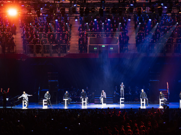Im Chormusical Bethlehem erzählt der große Chor die Weihnachtsgeschichte in mitreißender, moderner Form.