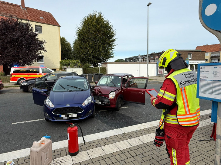Beide Autos mussten nach dem Unfall abgeschleppt werden.