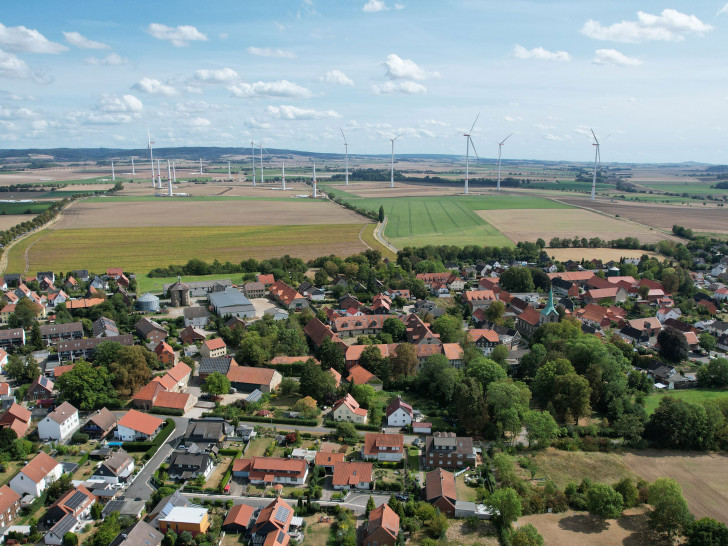 Drohnenaufnahme des Windparks bei Ahlum.