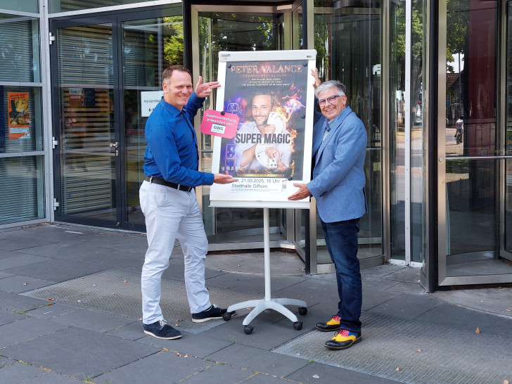 Benjamin Riebsamen (li.) und Andreas Otto besiegeln die Kooperation.