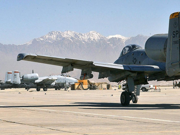 Die Bagram Air Base im Oktober 2004 (Archiv)