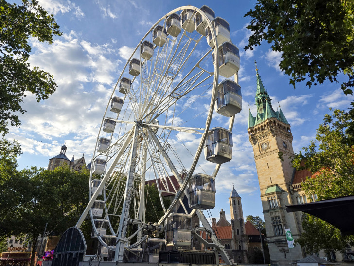 Das Riesenrad beim Stadtsommervergnügen auf dem Platz der Deutschen Einheit (Archivbild).