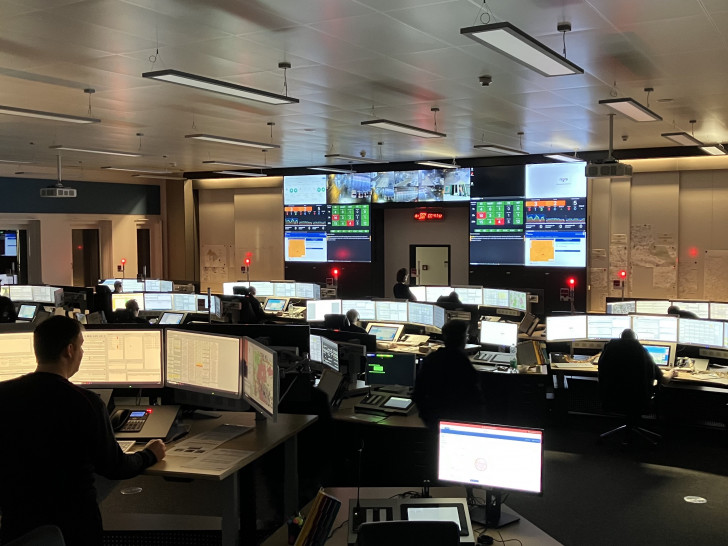 Mehrere Hundert Notrufe musste die Leitstelle vom Silvesternachmittag bis zum Neujahrsmorgen um 7 Uhr bearbeiten.