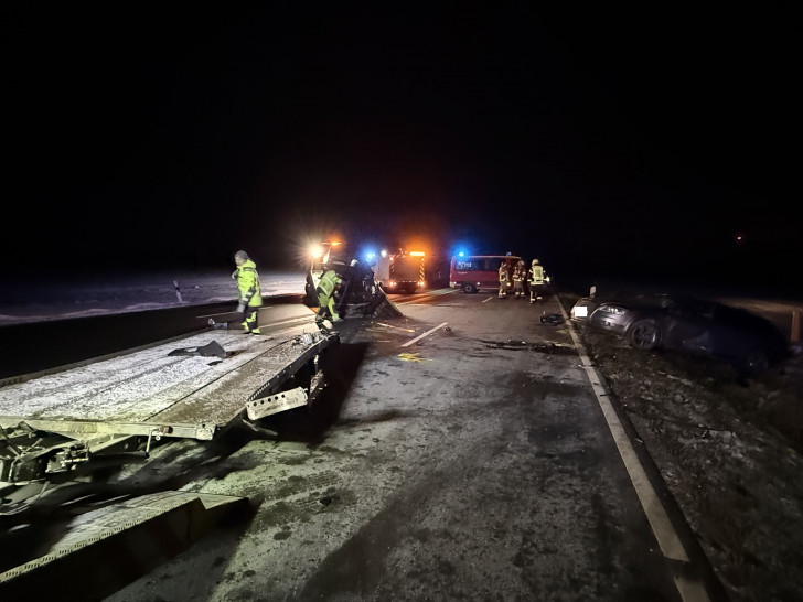 Auf der B6 kam es am Abend zu einem schweren Unfall.