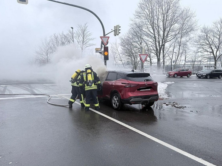 Die Feuerwehr bei den Löscharbeiten  (Archiv)