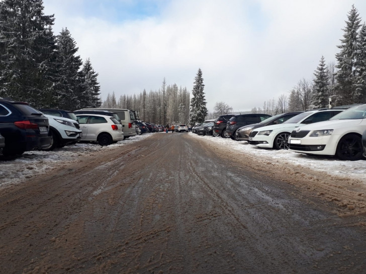 Die Parkplätze im Harz sind bereits voll. 