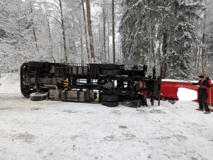 Der Laster war umgekippt.