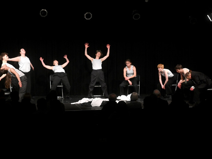 Ein Tanzbeitrag war Teil der Gedenkveranstaltung.