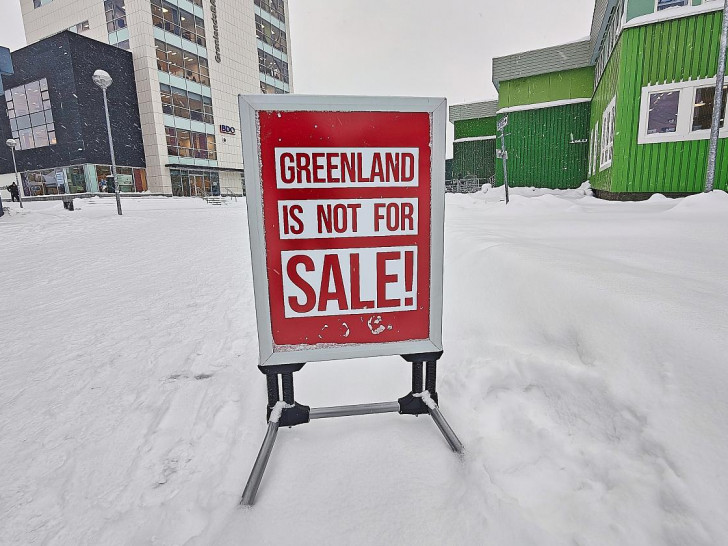 Schild mit der Aufschrift "Greenland is not for sale" am 19.01.2026