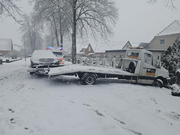 Unfall mit Autotransporter in Langwedel-Dahlbrügge