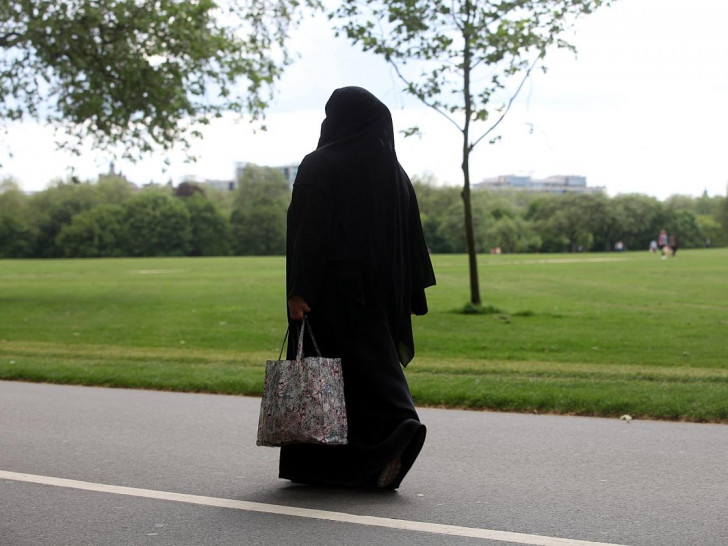 Frau mit Burka (Archiv)