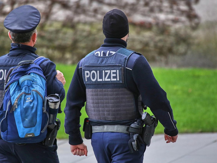 Zwei Polizisten (Archiv)