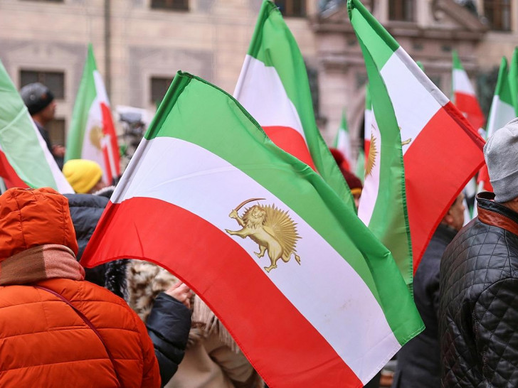 Iran-Fahnen (Archiv)