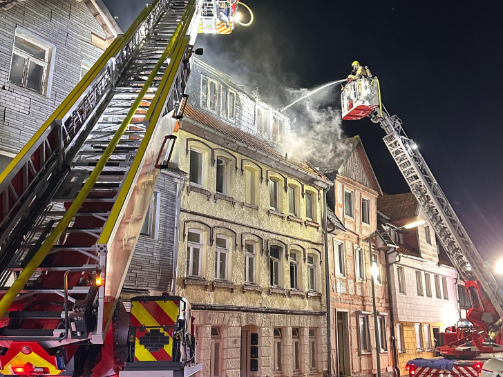 Das vom Brand betroffene Haus ist einsturzgefährdet.