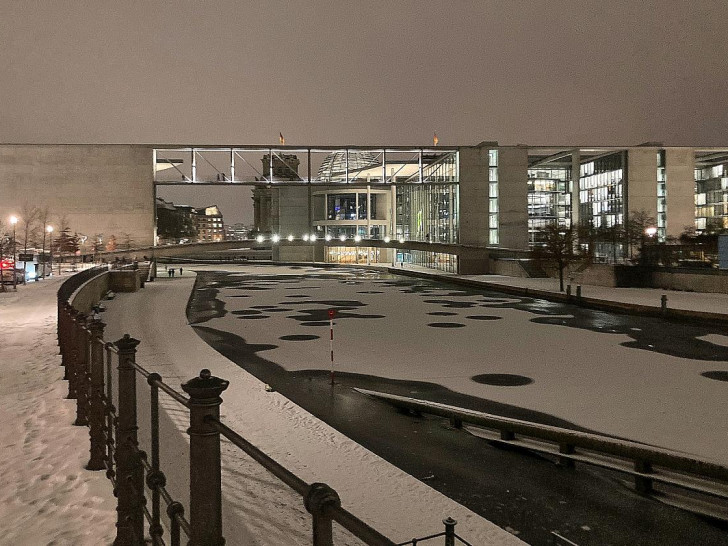 Bundestag im Winter am 12.01.2026