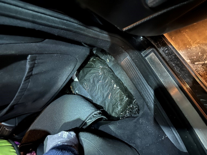 In diesem Fahrzeug wurden Drogen gefunden.