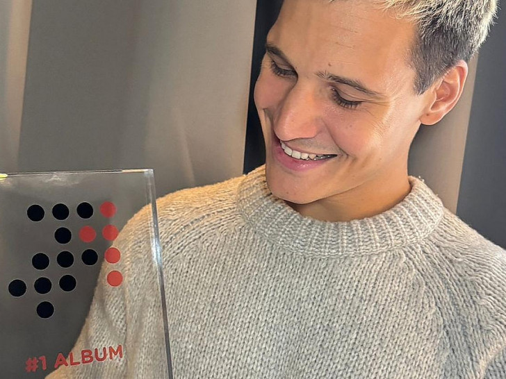 Wincent Weiss mit dem "Nummer 1 Award" am 30.01.2026