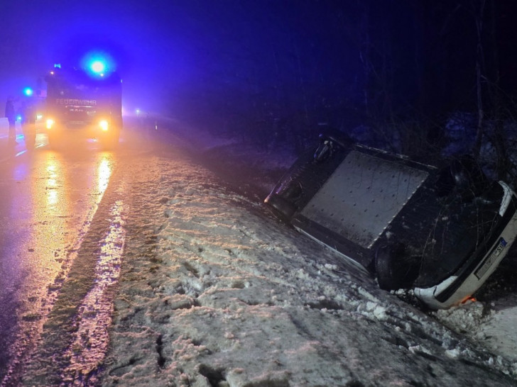 Der Wagen war im Graben gelandet.