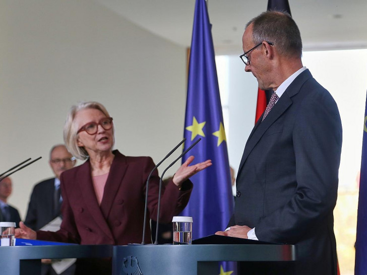 Monika Schnitzer und Friedrich Merz (Archiv)