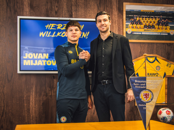 Jovan Mijatovic (li.) mit Benjamin Kessel.