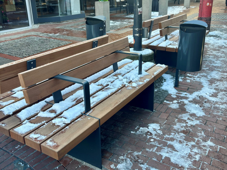 So sieht es aus: Das neue Ensemble aus Sitzbänken und Mülleimer in den Innenstädten Salzgitters.