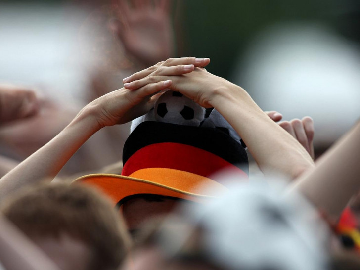 Fußballfan der Deutschen Fußball-Nationalmannschaft (Archiv)