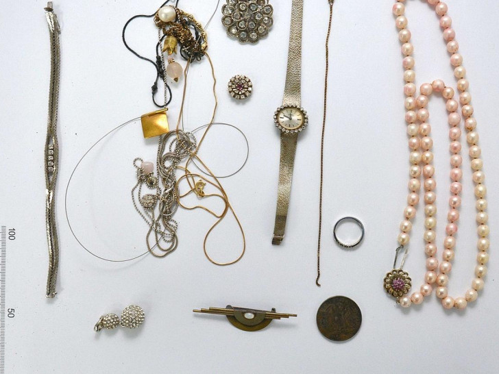 Schmuckstücke (Archiv)