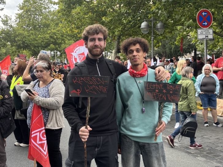 Malik Ottens (re.) und Jona Plomann bilden die erste Linken-Fraktion im Rat der Stadt Königslutter.