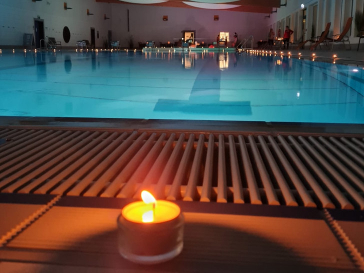 Der Vorverkauf für das Kerzenschwimmen am 14. November hat bereits begonnen. 