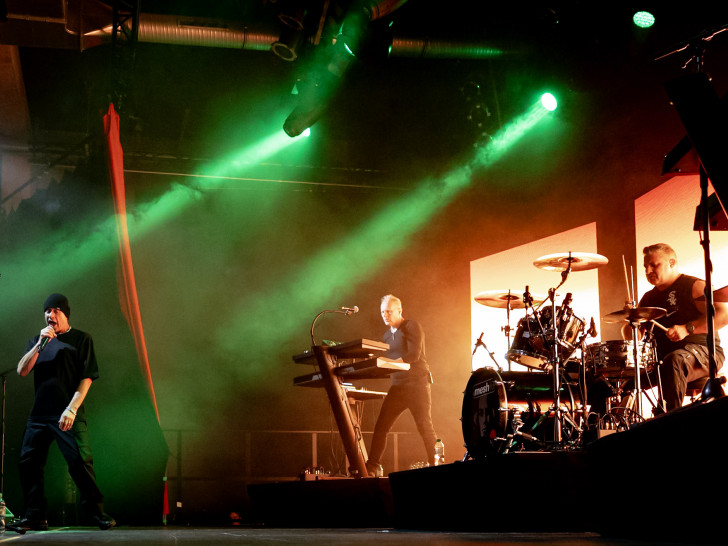 Im Gepäck hatten Mesh ihr aktuelles Album „The Truth Doesn’t Matter“.