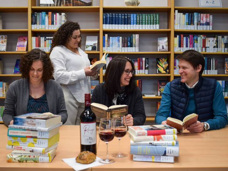 In der Reihe „Literarisches und Kulinarisches“ gibt es in der Stadtbibliothek viele Buchtipps.