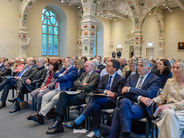 Die Aula der ehemaligen Universität war fast voll besetzt.
