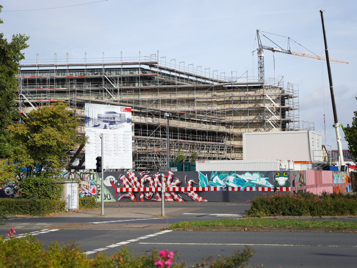 Derzeit wird an der Stadthalle noch gebaut. Doch das Eröffnungsszenario steht. Archivbild