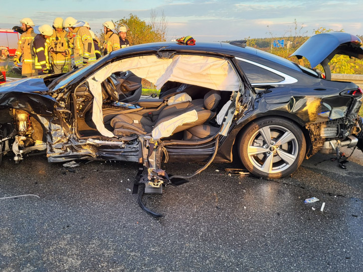 Bei dem Unfall erlitten Staatssekretär Matthias Wunderling-Weilbier und sein Fahrer schwere Verletzungen.