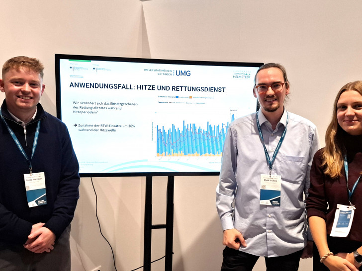 Moritz Werner, Maik Sullek und Linda Hoffmeister (von links) stellten bei der Smart Country Convention das IRIS-Projekt vor.