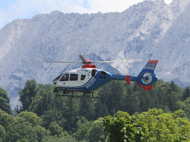Polizeihubschrauber nahe Schloss Elmau (Archiv)