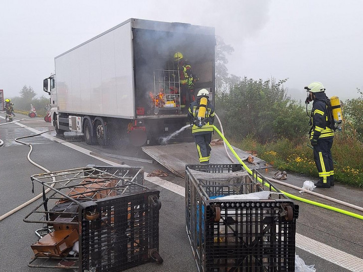 Brennende Ladung auf dem LKW (Archiv)
