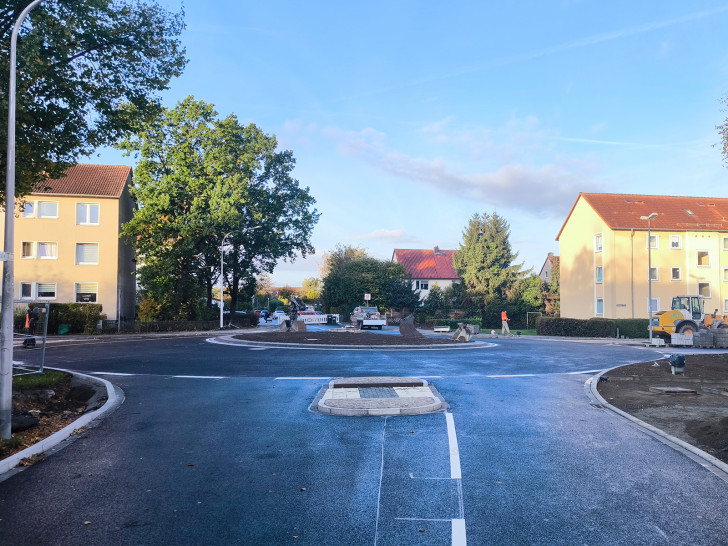 In den letzten 14 Monaten ist im Kreuzungsbereich Marienburger Straße, Bromberger Straße und Ortelsburger Straße ein moderner Kreisverkehr entstanden.