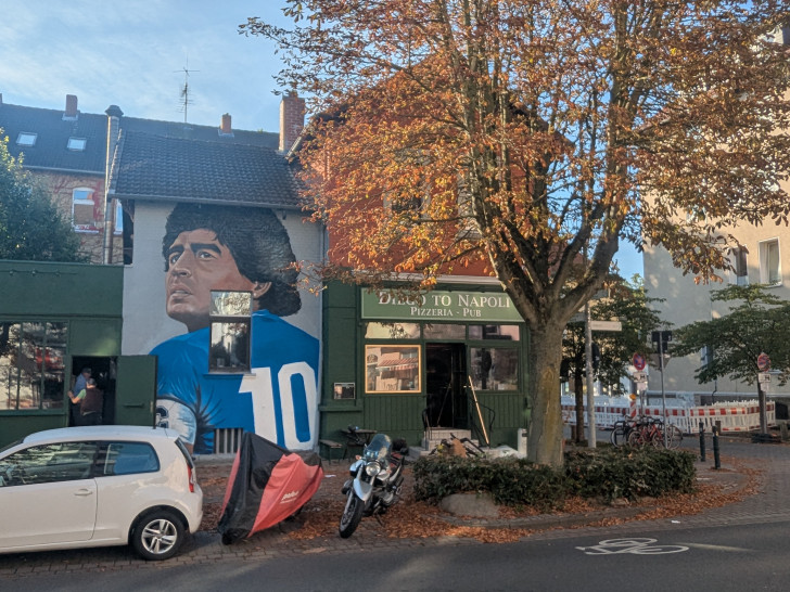 Diego Maradona blickt überlebensgroß auf die Kastanienallee: Hier eröffnet demnächst das zweite Restaurant von "Diego to Napoli".