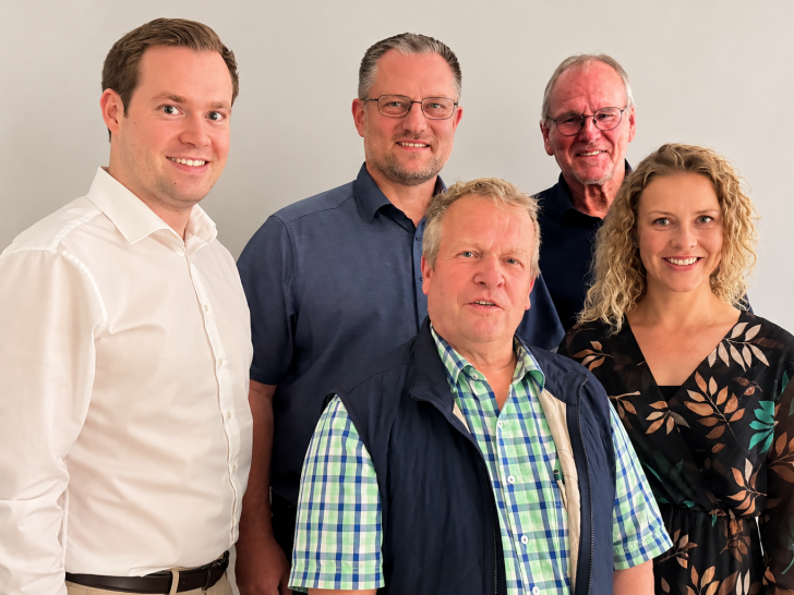 Die Mitglieder der UWG/FDP/WGD Gruppe bei ihrer Sitzung in Helmstedt. Von links: Lars Alt (FDP), Martin Klein (UWG), Henning Johns (UWG), Uwe Lickfett (UWG) und Sina Schwanke (WGD).
