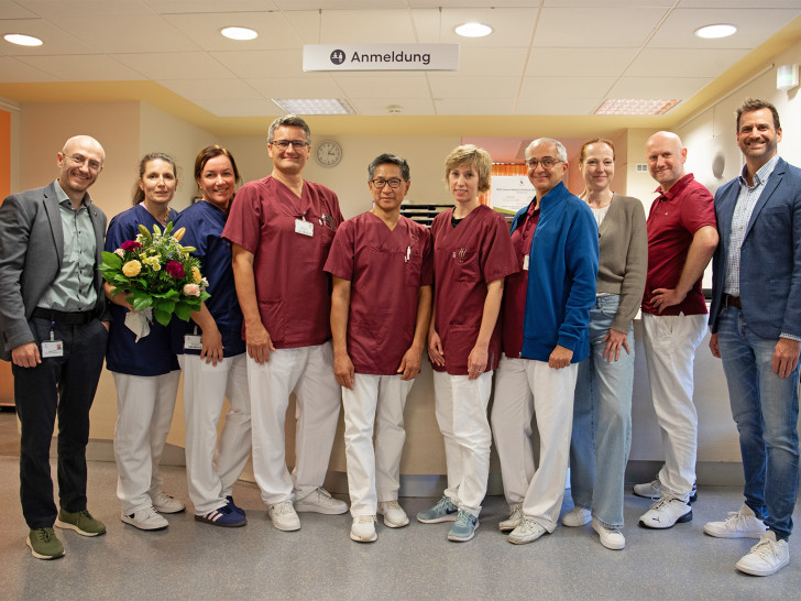 Neue direkte Zusammenarbeit am Klinikum Wolfenbüttel: Aleksej Brose, Susen Mühe, Sabrina Yacoub, Michael Brandl, Michael Lim, Dr. Veronika Nolting, Prof. Dr. Kinan Rifai, Wenke Lubosch, Dr. Tobias Jüttner und Christian Keunecke.