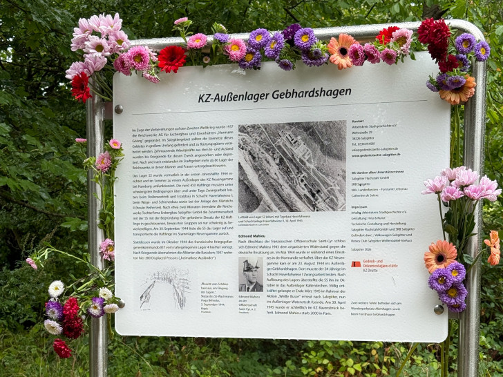 Eine der Informationstafeln zum KZ Gebhardshagen.