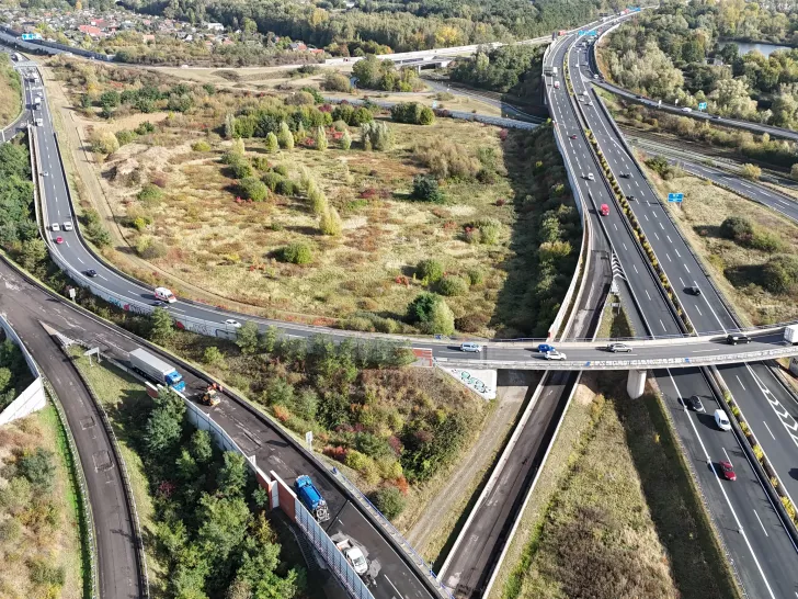 Im Autobahndreieck Braunschweig-Südwest wird weiter gearbeitet.