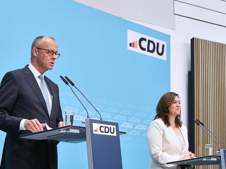 Friedrich Merz und Franziska Hoppermann am 12.10.2026