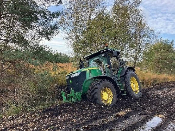 Traktor im Moor (Archiv)